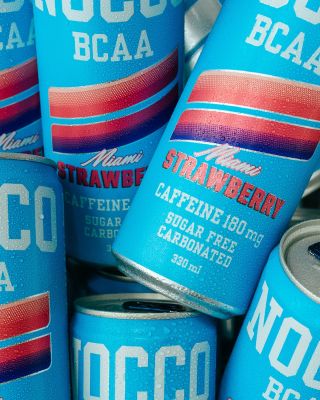 Představ si, že jsi na pláži v Miami 🌊🏖️, slunce pálí 🌞, moře šumí 🌊 a ty si dopřáváš ledově vychlazený drink plný energie...